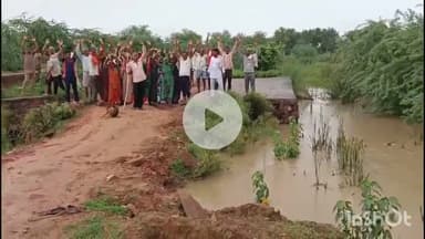 धौलपुर: हरजूपुरा मार्ग पर टूटी पुलिया दे रही हादसों को न्योता, लोगों ने किया विरोध प्रदर्शन 
#jansamasya