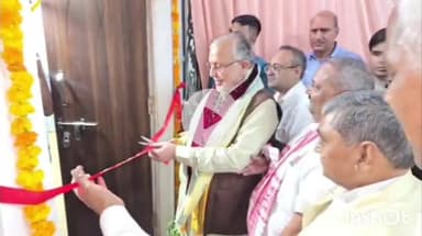 आगरा: यूपी के वित्त मंत्री सुरेश खन्ना पहुंचे आगरा, जिला मुख्यालय स्थित कोषागार में नवनिर्मित पेंशनर्स कक्ष का किया लोकार्पण