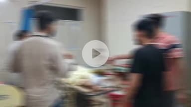 चूरू: एनएच 52 रामगढ़ के पास ट्रोले की टक्कर से बाइक सवार 2 युवक घायल, उन्हें जिला अस्पताल लाया गया