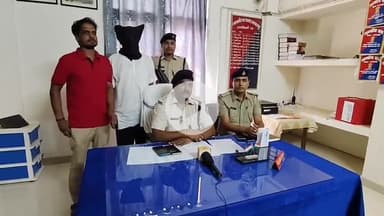 नाथनगर: ललमटिया पुलिस ने भारी मात्रा में विदेशी शराब बरामद की, एक शराब तस्कर गिरफ्तार, दो की तलाश जारी