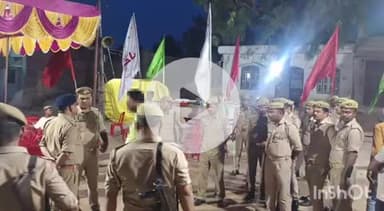 कुंडा: कुंडा कस्बे में कानून व्यवस्था और मोहर्रम पर्व के दृष्टिगत एएसपी के नेतृत्व में किया गया रूट मार्च और भ्रमण