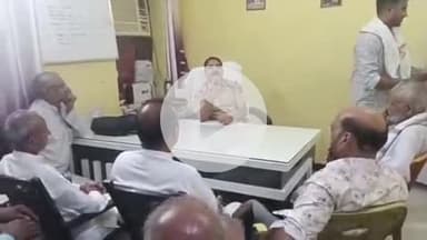 मांगरौल: मांगरोल थाना में थाना प्रभारी की अध्यक्षता में मोहर्रम को देखते हुए सीएलजी सदस्यों की बैठक का आयोजन हुआ