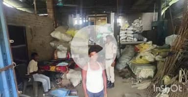 शिवहर: अग्निशमन विभाग ने ज़िले के गोदामों व दुकानों में चलाया जांच अभियान, आग से बचाव के लिए सुरक्षा उपकरण ज़रूरी बताया