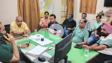 रामपुर: सिविल लाइन क्षेत्र स्थित कार्यालय पर बिजली आपूर्ति में सुधार के सम्बंध में व्यापार मंडल द्वारा बैठक की गई
#jansamasya