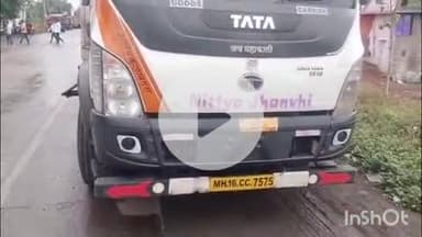 हिंगणघाट: धोत्रा चौरस्त्यावर रस्ता ओलांडत असलेल्या दुचाकीला ट्रकच्या धडक: दुचाकीस्वार मुलगा जागीच ठार:तर वडील जखमी