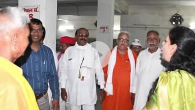 देेेवरिया: देवरिया में ईवीएम-वीवीपैट वेयरहाउस का निरीक्षण डीएम ने किया, राजनीतिक दलों के प्रतिनिधि भी रहे मौजूद