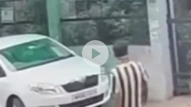 इंदौर: एमआईजी इलाके में बाइक सवार दो बदमाशों ने स्कोडा रैपिड कार चुराई, सीसीटीवी में कैद हुई घटना