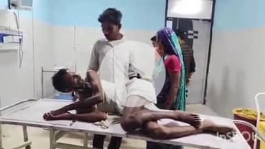 आरा: जिले के चांदी थाना क्षेत्र के सलेमपुर गांव में सोमवार की शाम पूर्व के विवाद को लेकर एक अधेड़ की लाठी-डंडे से पिटाई