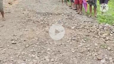 तमाड़ 1: नावाडीह से गभडेया तक एक दशक पूर्व बनी सड़क हो गई जर्जर, लोगों का चलना मुश्किल #jansamasya