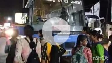 ಶಿರಸಿ: ಸಾಲ್ಕಣಿಗೆ ತೆರಳಲು ರಾತ್ರಿಯಾದರೂ ಬಾರದ ಬಸ್, ಶಿರಸಿ ಕೇಂದ್ರೀಯ ಬಸ್ ನಿಲ್ದಾಣದಲ್ಲಿ ಸಾಂಕೇತಿಕ ಪ್ರತಿಭಟನೆ