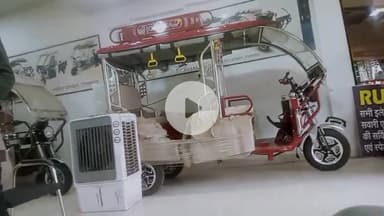 सभी देख सकते है कि खर्चा कम और चर्चा जादा है जी है ई रिक्शा के चर्चा जादा है जो एक बार लेता है वो गुन गाता है