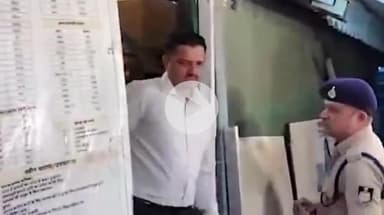 इंदौर: शिलांग पुलिस आरोपी शिलोम जेम्स को लेकर एयरपोर्ट रवाना, इंदौर और रतलाम में तलाशी ली