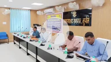 सुपौल: जिला पदाधिकारी श्रवण कुमार ने मान्यताप्राप्त राजनीतिक दलों के साथ की बैठक