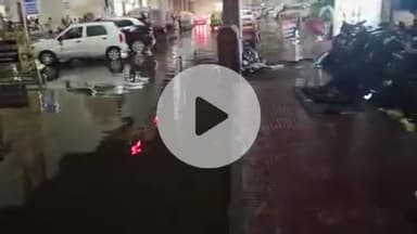 पटना ग्रामीण: बिहार प्रदेश की राजधानी पटना के स्टेशन पर थोड़ी सी बारिश में दो फिट पानी लग गया,पानी तत्काल निकाशी की कोई व्यवस्था नहीं