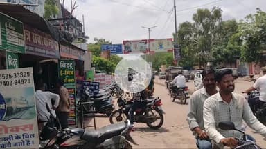 बूंदी: शहर के जिला अस्पताल के बाहर दुकानदारों द्वारा अतिक्रमण की भरमार, रोड पर लगाई जा रही हैं बोर्ड