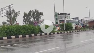 अमरोहा: जोया में नेशनल हाईवे-9 पर फिल्मी स्टाइल में पलटी कार, 4 लोग हुए घायल