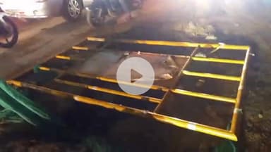 किसी बड़े हादसे का इंतजार ?सड़क पर हुए कई फीट गड्ढे "आए दिन इन गढ़ो में गिरकर लोग हो रहे हैं जख्मी