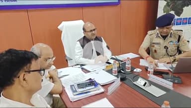 देहरादून: आपदा प्रबंधन सचिव विनोद कुमार सुमन ने राज्य आपातकालीन परिचालन केंद्र का दौरा किया, मॉक अभ्यास का लिया जायजा