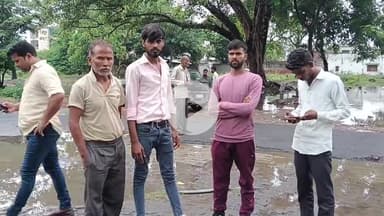 कोल: मुकंदपुर पुल पर बाइक सवार युवक की अज्ञात वाहन की टक्कर से हुई मौत, पुलिस ने शव का कराया पोस्टमार्टम