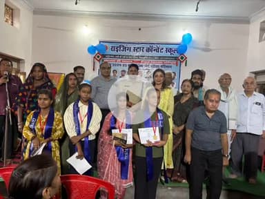 पोरसा: पोरसा के राइजिंग स्टार स्कूल में कक्षा 5, 8, 10 और 12 के मेधावी बच्चों को किया गया सम्मानित