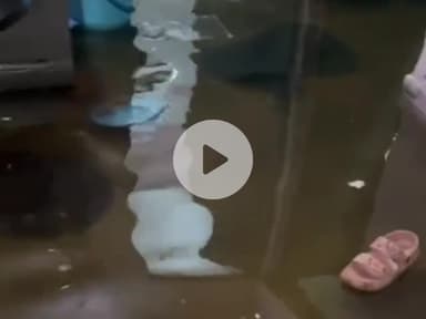 धनौरा: 2 दिन से हो रही झमाझम बारिश के कारण गजरौला सामुदायिक स्वास्थ्य केंद्र की आवासीय कॉलोनी व अस्पताल में घुसा पानी