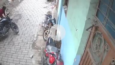 कानपुर: जहाज मऊ में आपसी रंजिश के बाद दबंगों ने ईंट से बाइक तोड़ी, घर पर चलाए ईंट-पत्थर, घटना का वीडियो हुआ वायरल