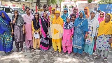 मिर्ज़ापुर: पहाड़ी गांव के ग्रामीणों ने पानी की समस्या को लेकर जिला कलेक्ट्रेट में किया प्रदर्शन, डीएम को सौंपा ज्ञापन