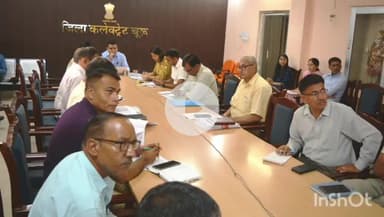 चूरू: जिला कलेक्टर ने चूरू के डीओआईटी वीसी सभागार में ली समीक्षा बैठक