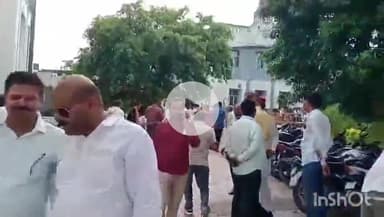 उरई: उरई में अखिलेश यादव के जन्मदिन पर रक्तदान के दौरान कार्यकर्ताओं ने काटा हंगामा, प्रिंसिपल पर लगाया आरोप