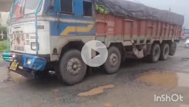 केशकाल: NH-30 केशकाल की सड़क गड्ढों में तब्दील, हादसे की संभावना, राहगीरों को हो रही परेशानी, जिम्मेदार नहीं दे रहे ध्यान