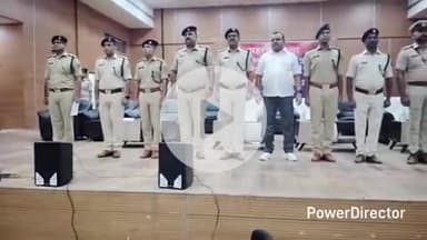 कहरा: प्रेक्षागृह में डीआईजी ने नव नियुक्त सिपाहियों को कर्तव्य एवं दायित्व की शपथ दिलाई, एसपी सहित अन्य अधिकारी मौजूद रहे