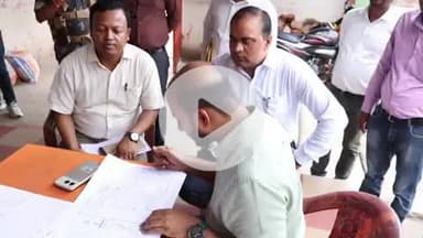 कोडरमा: कोडरमा में उपायुक्त ने मतदान केंद्रों के नजरी नक्शा के सत्यापन हेतु मतदान केंद्रों का किया निरीक्षण