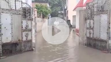 भिवानी: भिवानी में बारिश से सड़कों का बुरा हाल, कैबिनेट मंत्री श्रुति चौधरी के घर में घुसा पानी, समाधान नहीं होने से लोग परेशान