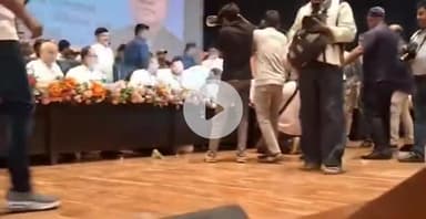 पटना ग्रामीण: बापू सभागार में आयोजित बाबा-ए-कौम की जयंती में नेता प्रतिपक्ष तेजस्वी यादव हुए शामिल