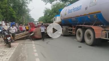 कोडरमा: टेंपो पर ओवरलोड बांस टैंकर में फंसने से NH पर पलटा, टेंपो सवार बाल-बाल बचे