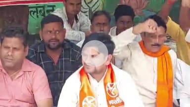 शाहाबाद: रामपुर: शाहबाद विकासखंड कार्यालय में खराब सड़क को ठीक कराने को लेकर किसान संघ नेताओं ने धरना प्रदर्शन कर एसडीएम को दिया ज्ञापन