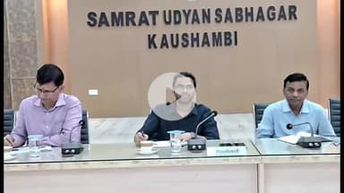 मंझनपुर: डीएम ने पोस्ट की लापरवाही पर सख्त रुख अपनाया, मंझनपुर में ऑगनबाड़ी केंद्रों की बदहाली पर बैठक कर चेताया