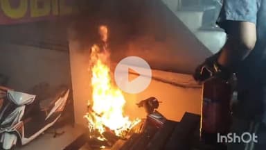 सासाराम: सासाराम करहगर मोड़ के पास स्कूटी की बैटरी फटने से लगी आग