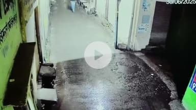 अमरोहा: अमरोहा शहर में चोरों का आतंक, चोरों ने दुकान से ₹1,25,000 की चोरी की, सीसीटीवी में कैद हुआ मामला दर्ज