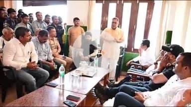 राजगढ़ी: डीएम ने विधायक की उपस्थिति में स्यानाचट्टी में आपदा से क्षतिग्रस्त परिसम्पत्तियों के संबंध में ग्रामीणों के साथ की बैठक