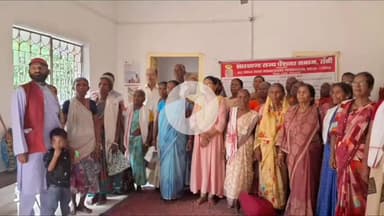 लोहरदगा: लोहरदगा पेंशनर भवन में पेंशनरों की बैठक, झारखंड सरकार से स्थायी कोषागार पदाधिकारी की नियुक्ति की मांग