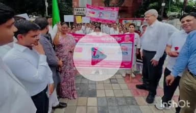 आगरा: दस्तक अभियान के तहत आवास विकास कॉलोनी से विशाल रैली निकाली गई, सीएमओ व महापौर ने हरी झंडी दिखाकर किया रवाना