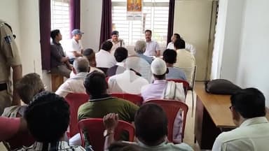 पोरसा: पोरसा थाना परिसर में शांति समिति की बैठक, सुरक्षा व्यवस्था और सांप्रदायिक सौहार्द पर हुई चर्चा, अफवाहों से बचने की अपील