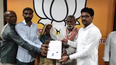 धनौरा: जिला पंचायत सदस्य व बसपा नेता पर जमीन पर कब्जा करने का आरोप, मंडी धनौरा के विधायक राजीव तरारा को सौंपा ज्ञापन