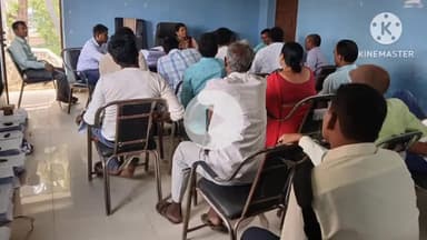 थरथरी: थरथरी मुख्यालय स्थित पुराने अस्पताल में मतदाता सूची पुनरीक्षण कार्यक्रम पर बीडीओ ने बीएलओ के साथ बैठक की