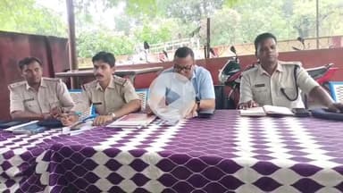 तोपचांची: हरिहरपुर थाना परिसर में मोहर्रम को लेकर हुई शांति समिति की बैठक