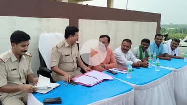 पूर्वी टुंडी: पूर्वी टुंडी थाना परिसर में मोहर्रम पर्व को लेकर हुई शांति समिति की बैठक