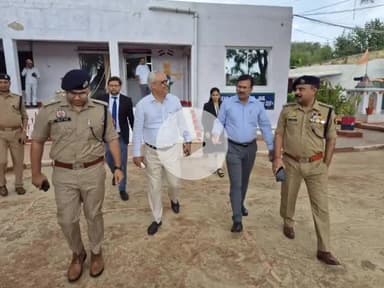 उरई: जनपद न्यायाधीश, जिलाधिकारी और एसपी ने जिला कारागार का किया निरीक्षण, दिए आवश्यक दिशा निर्देश