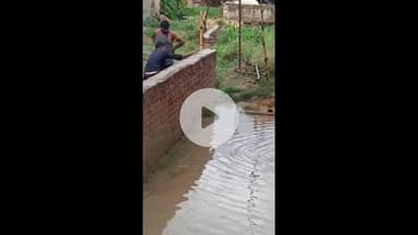 सिराथू: निंदुरा गांव की दलित बस्ती में बारिश के पानी निकलने का रोका गया रास्ता फैली समस्या, जिम्मेदारों पर आरोप #jansamasya