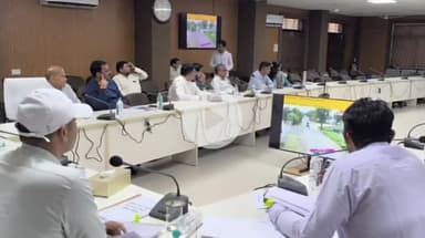 खरगौन: खरगोन में सड़क सुरक्षा को लेकर कलेक्टर की अध्यक्षता में बैठक, ब्लैक स्पॉट्स पर विशेष ध्यान